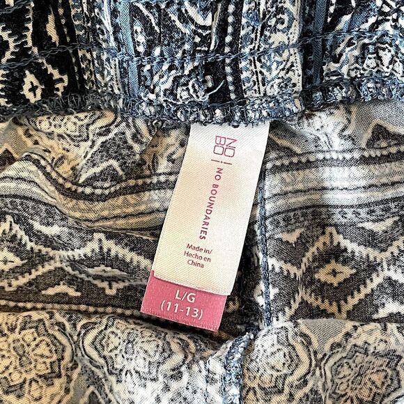 No Boundaries Blue and White Soft Shorts. Size Large. - Picture 3 of 4